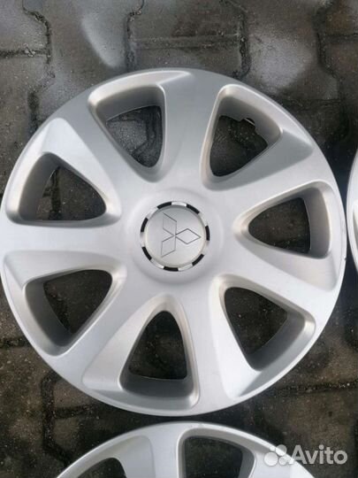 Колпаки оригинальные R16 на mitsubishi. Комплект