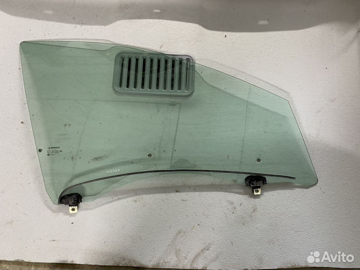 Стекло двери передней правой Renault Fluence I (20