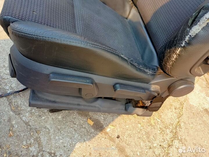 Передние сиденья Опель Вектра С