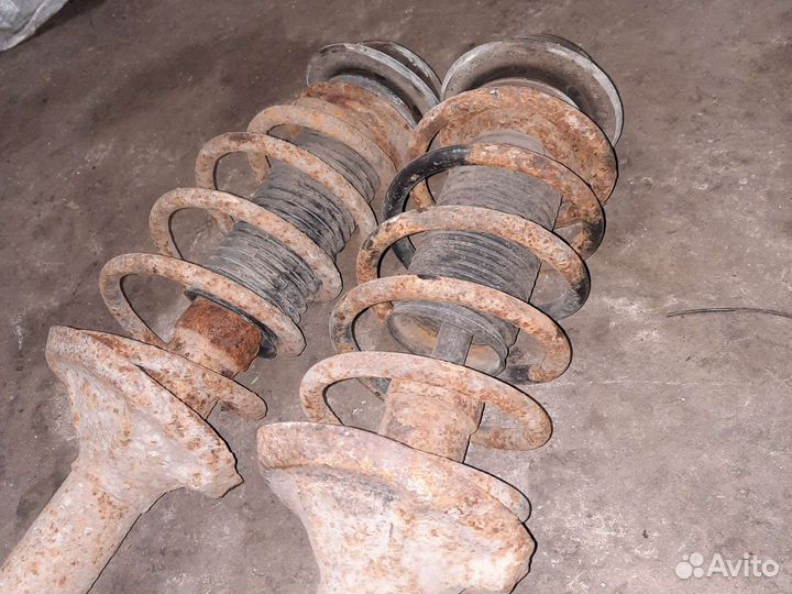 Передняя стойка амортизатора volkswagen jetta 2