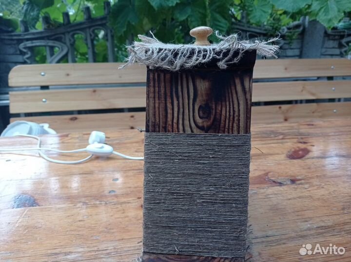 Настольный светильник из дерева в стиле лофт