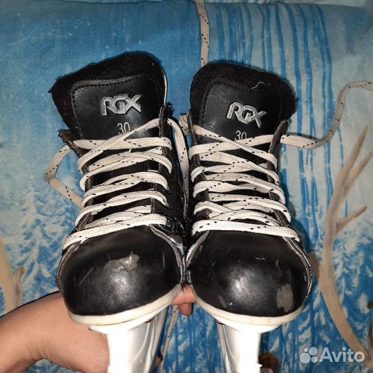 Коньки 30 размер и лыжи детские, ботинки лыжные