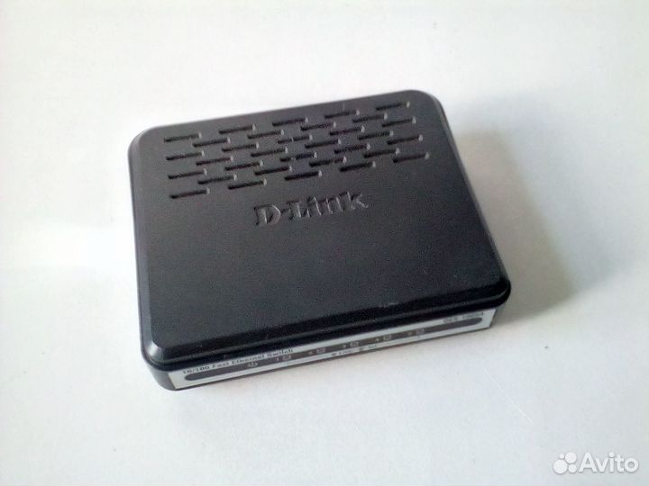 Телевизионная приставка и маршрутизатор D-link