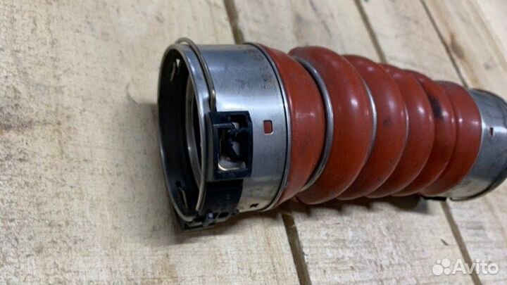 Патрубок интеркулера Bmw 540D G30 B57D30B 2018