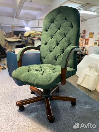 Офисное кресло