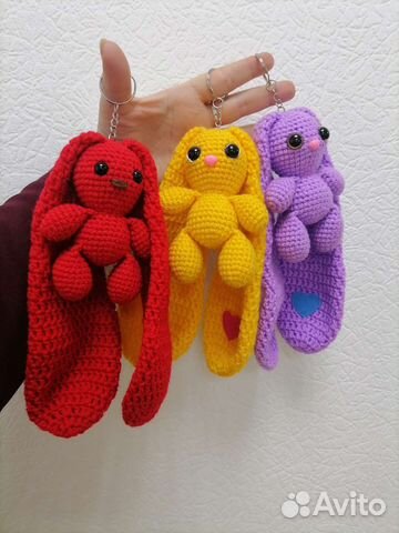 Вязаные зайки-брелки