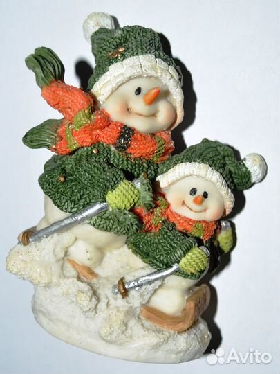 Фигурка снеговики на лыжах