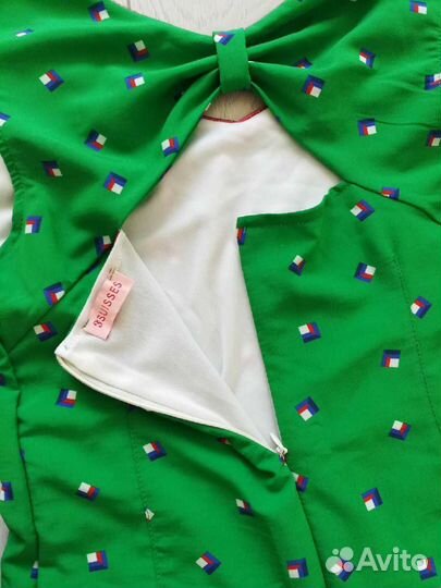 Платье с оригинальной спинкой