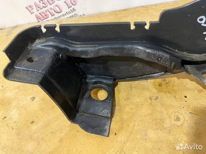 Накладка жабо правая Renault Fluence