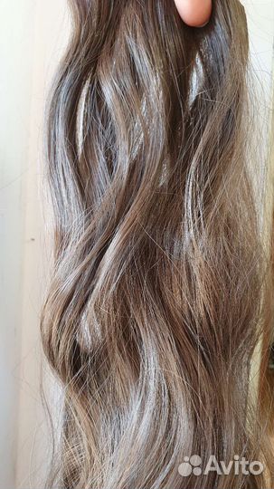 Волосы на заколках русые