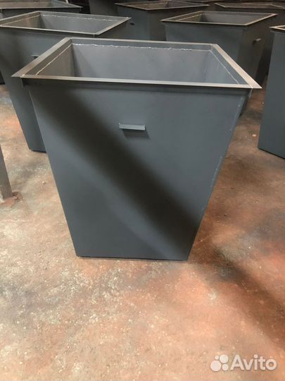 Металлическии контеинер тбо 0,75м3. Серый