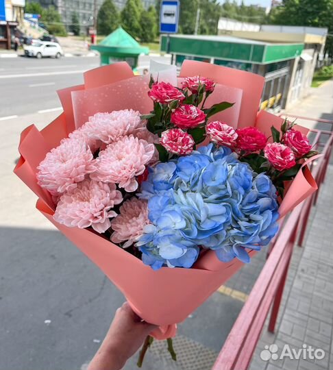 Сборный букет с голубой гортензией