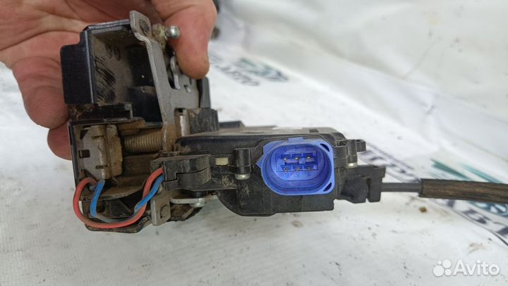 Замок двери задней правой Skoda Roomster I (2006—2010)