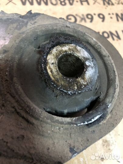 Передний правый рычаг Skoda Octavia A4