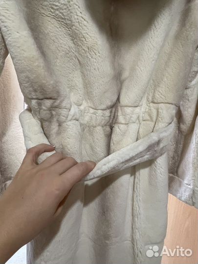 Шуба мутоновая с капюшоном из рыси