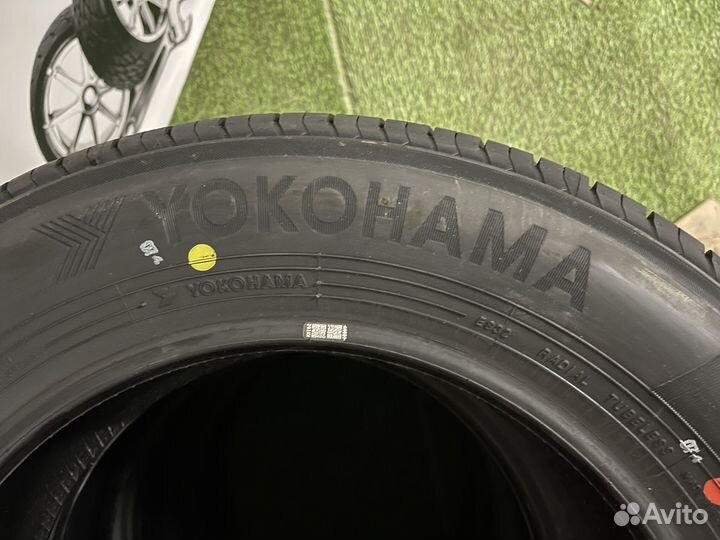 Yokohama Bluearth ES32 235/45 R17 97V