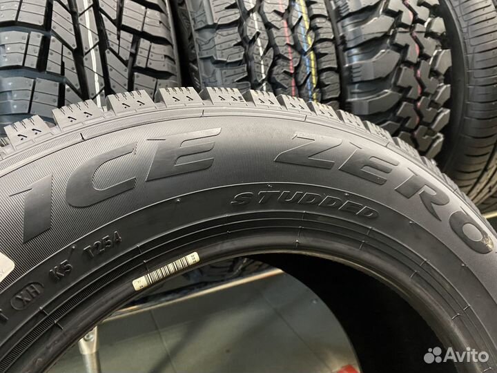 Pirelli Ice Zero 215/60 R16 99T