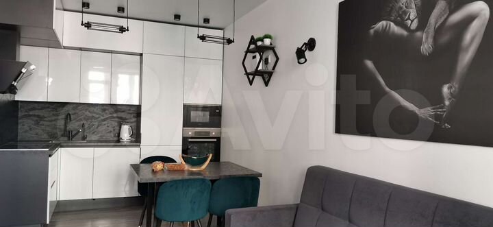 2-к. квартира, 57 м², 2/10 эт.