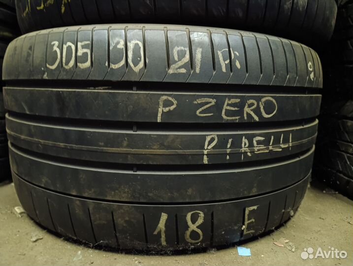 Pirelli P Zero PZ4 305/30 R21