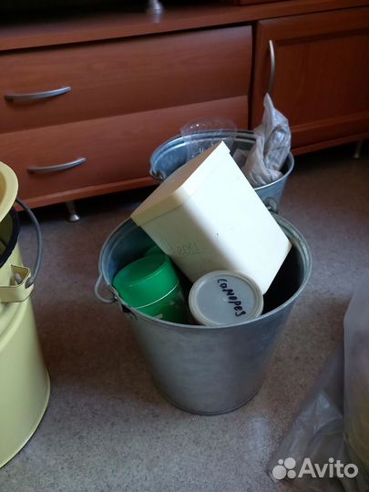 Эмалированное ведро с крышкой