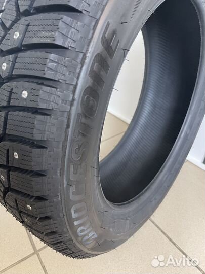 Bridgestone Blizzak Spike-02 195/60 R15 88T