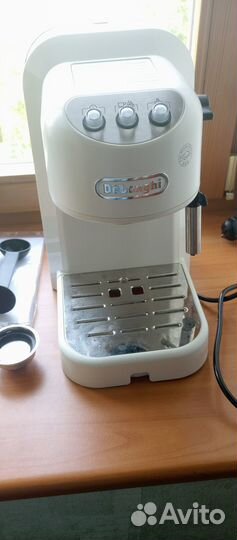 Кофеварка рожковая De'Longhi EC 251.W