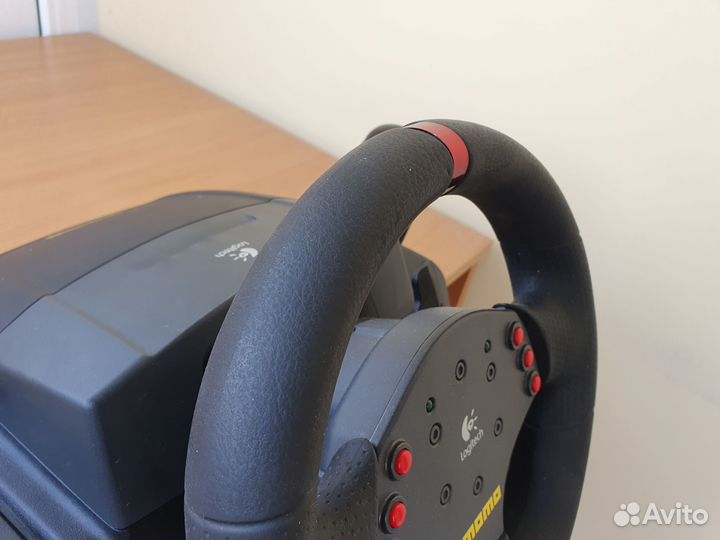 Игровой руль Logitech Momo Racing