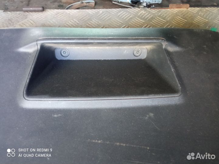 Обшивка двери багажника Renault Duster