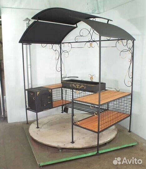Мангал с крышей