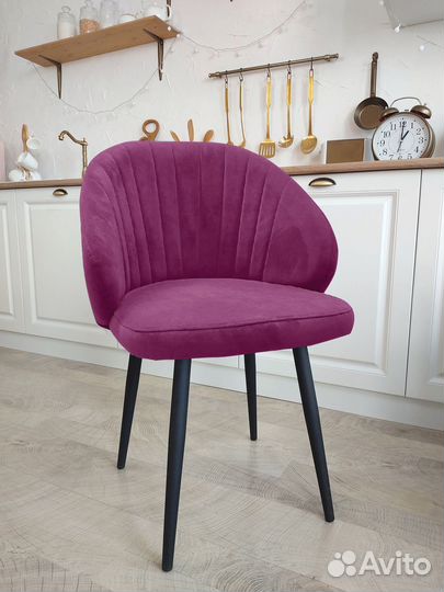 Кухонные классические мягкие стулья