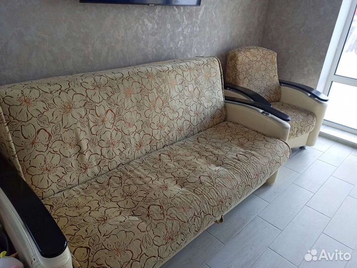 Диваны и кресло б/у