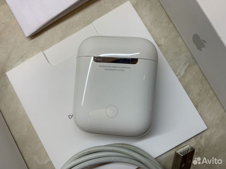 Apple AirPods A1523 + 2 чехла