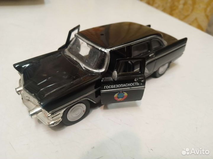 Модель автомобиля Газ 13 чайка