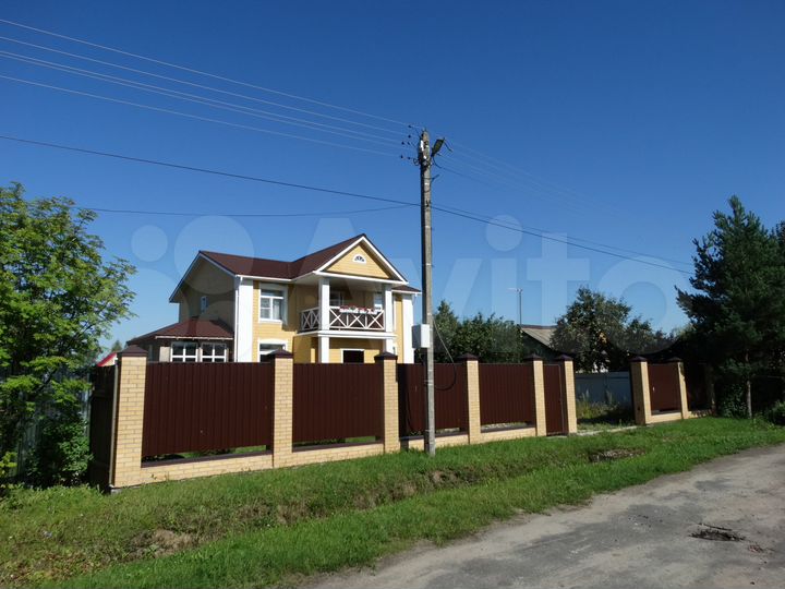 Дом 197,9 м² на участке 12,7 сот.