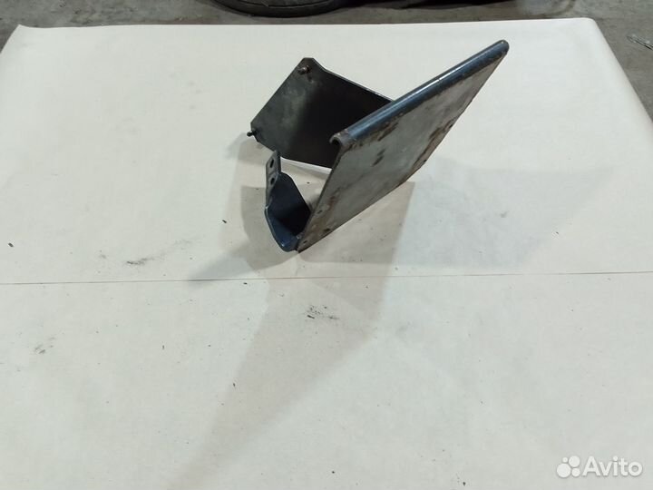 Кронштейн противооткатного упора Скания