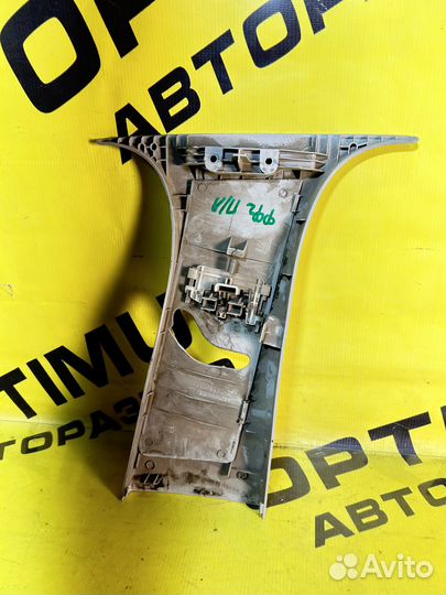 Обшивка средней стойки левая верх Ford Focus 2