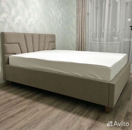 Кровать с мягким изголовьем