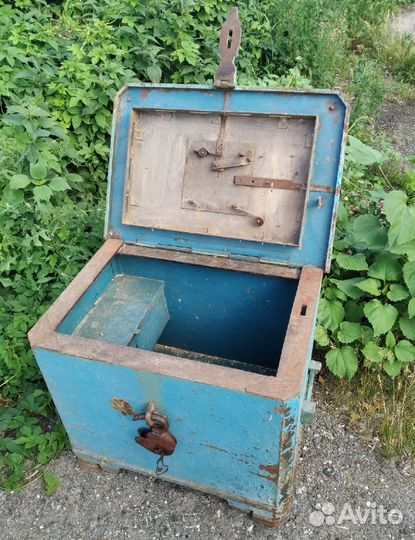 Сейф-сундук. полковая касса. 19 век