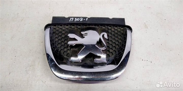 Эмблема решетки Peugeot 308