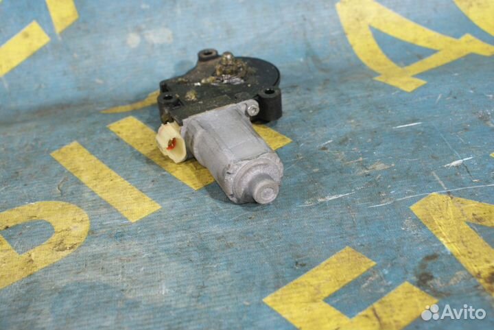 Передний правый моторчик стекла Hyundai Tucson JM