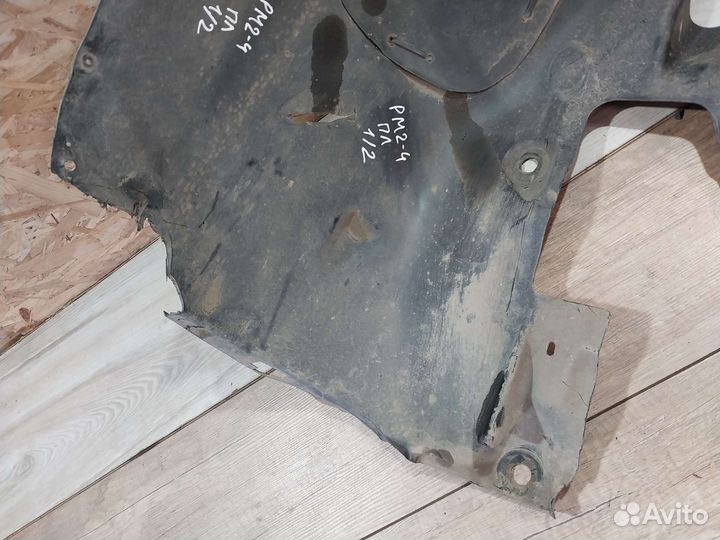 Подкрылок передний левый Renault Megan 2