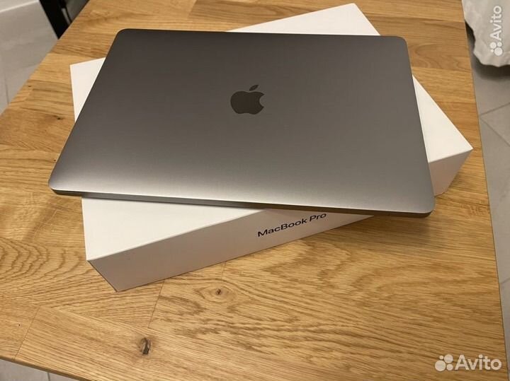 MacBook Pro 13 i5 1TB 16GB Touch Bar Space Gray