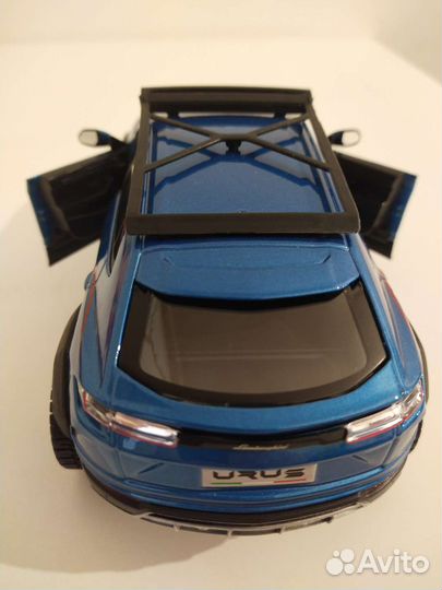Модель 1:24, Lamborghini Urus, новая