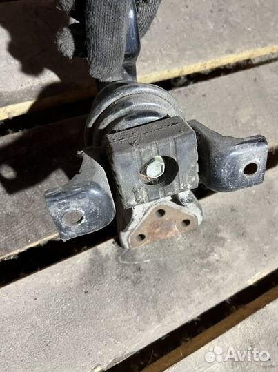 Опора двигателя lancer 9 1.6