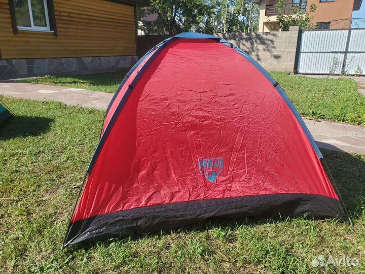 Палатка трехместная