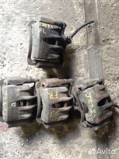 Суппорта тормозные передние Toyota JZX93