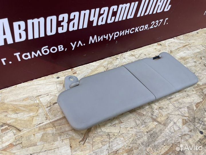 Козырек солнцезащитный левый Renault Duster