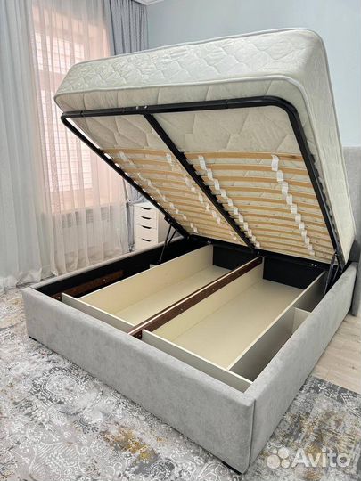 Кровать двухспальная с подьемным механизмом