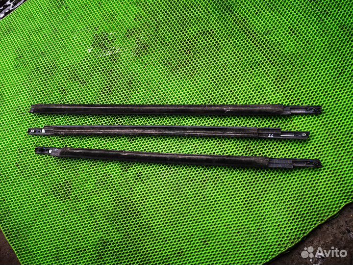 Бархотка стекла правая для Ford Kuga 2012-2019