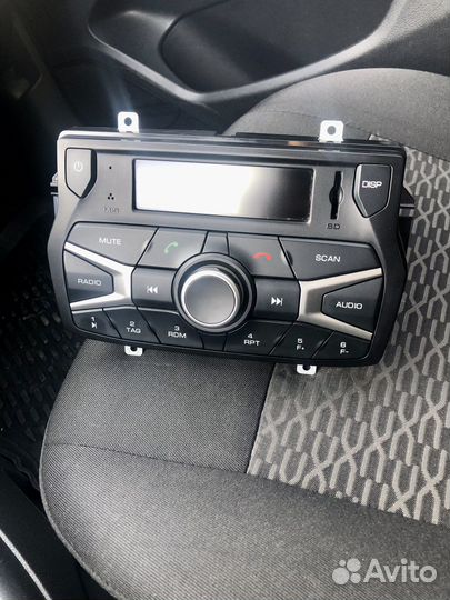 Штатная магнитола на Весту